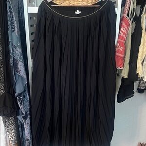 Aerie Black Maxi Pleated Skirt